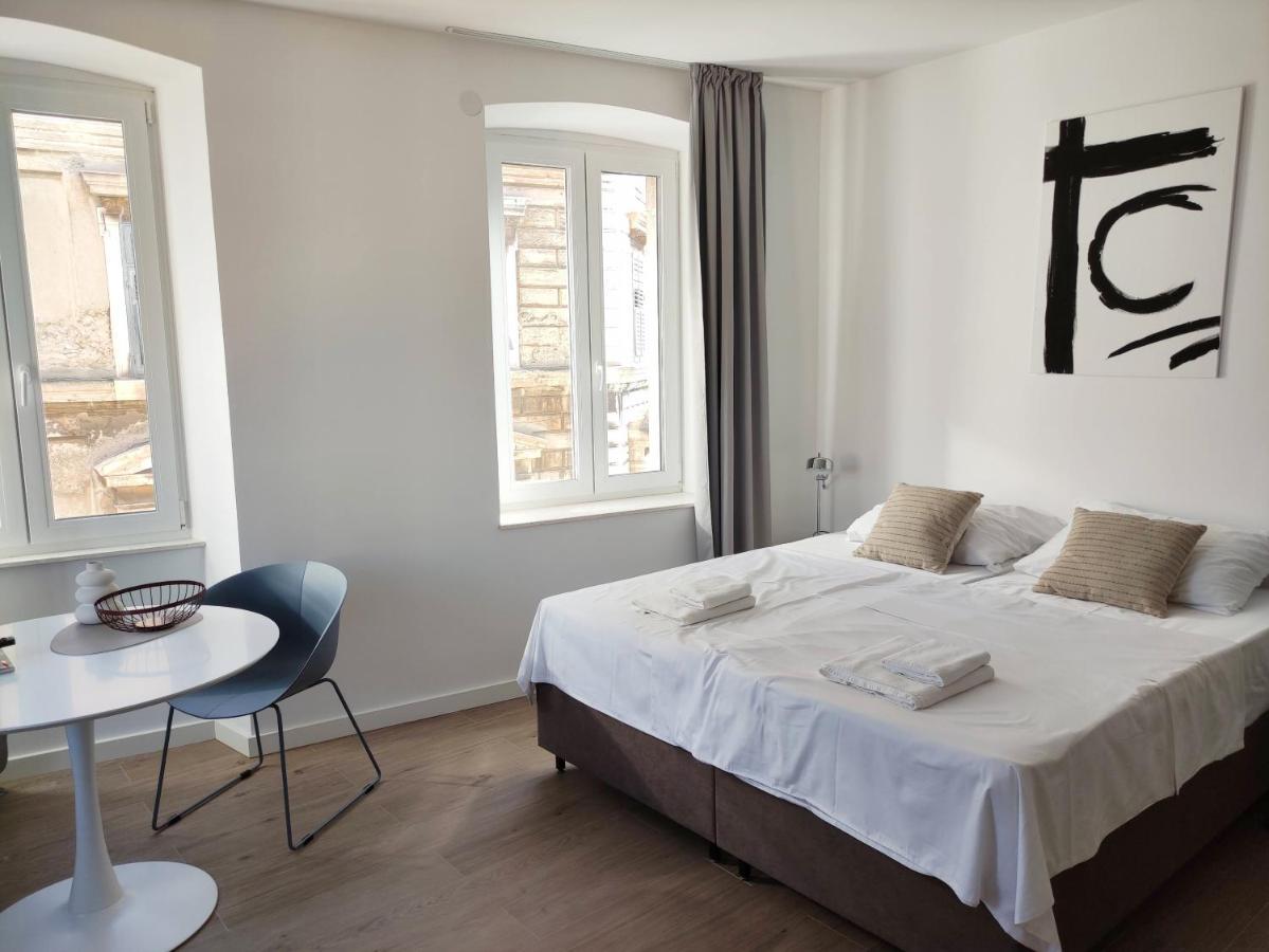 Nik Studio Apartments Pula Exterior photo