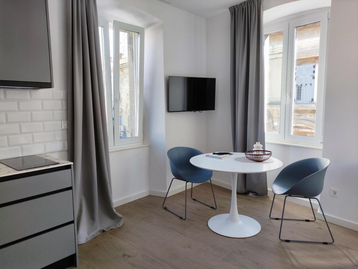 Nik Studio Apartments Pula Exterior photo