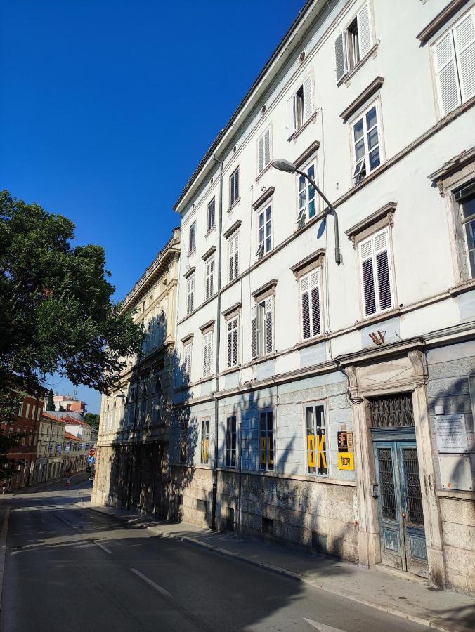 Nik Studio Apartments Pula Exterior photo